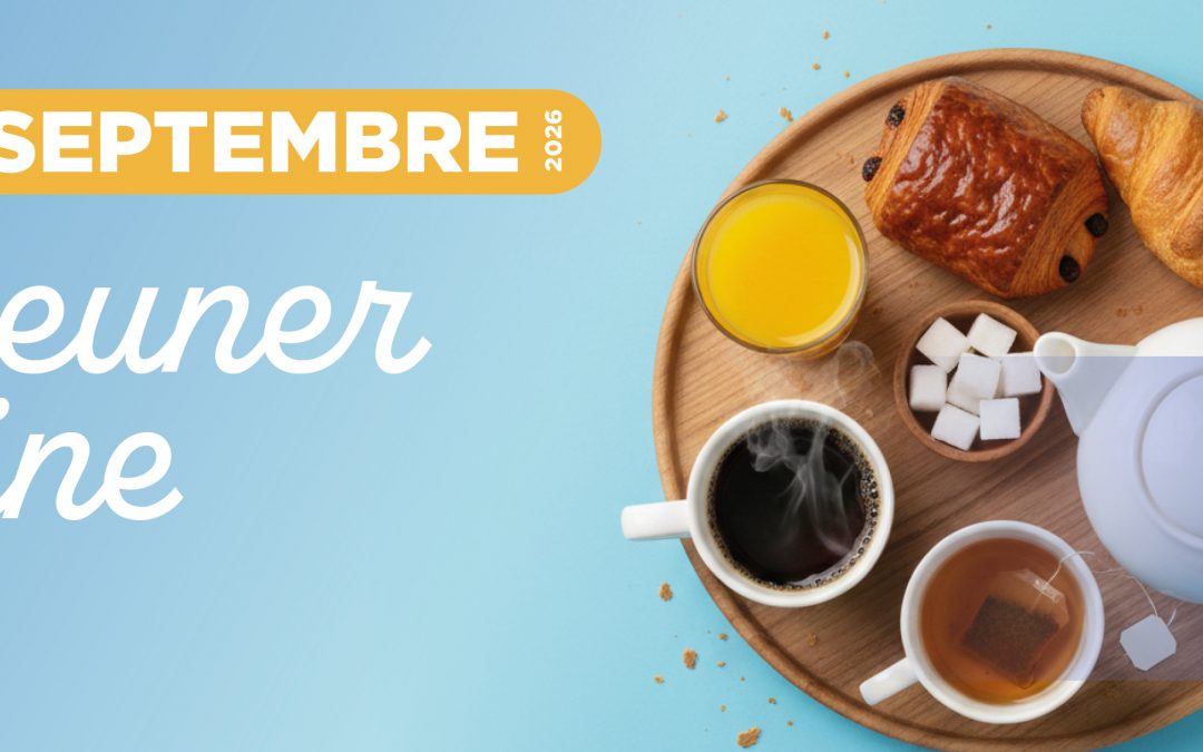 Petit-déjeuner à la piscine